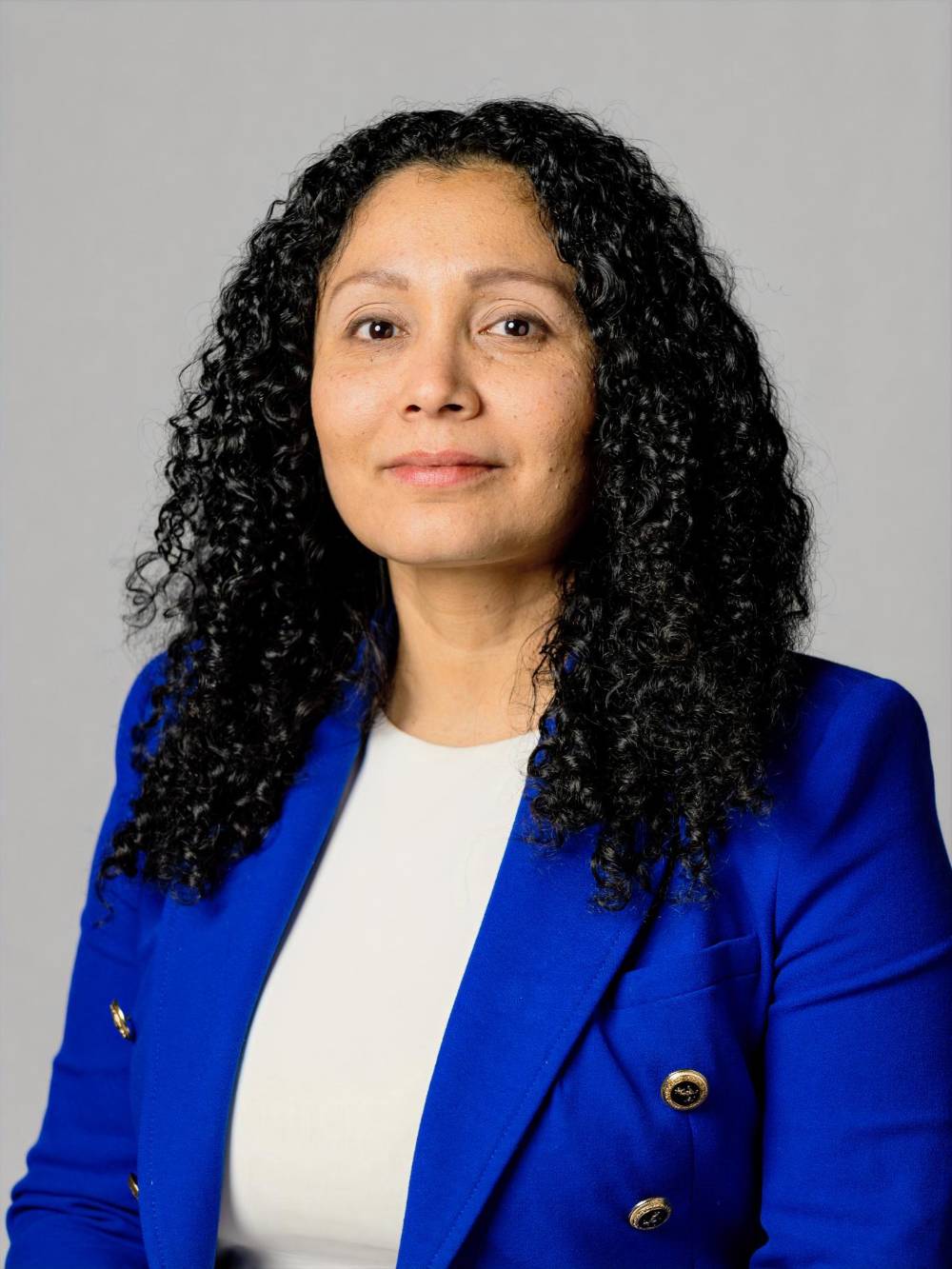 Profile Picture: 300w x 400h