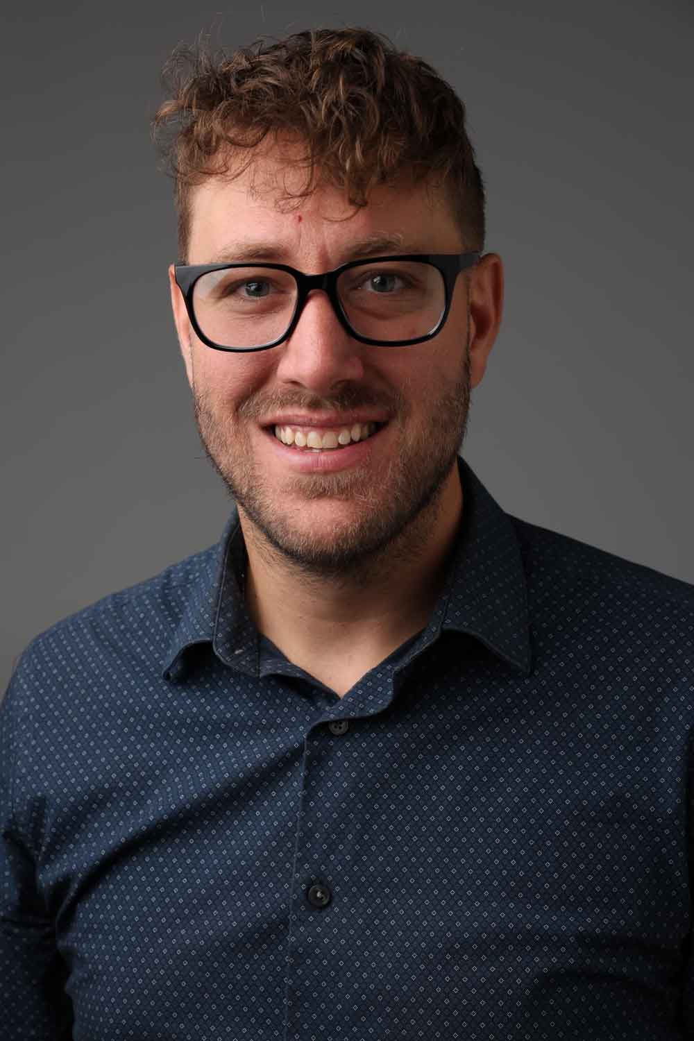 Profile Picture: 300w x 400h