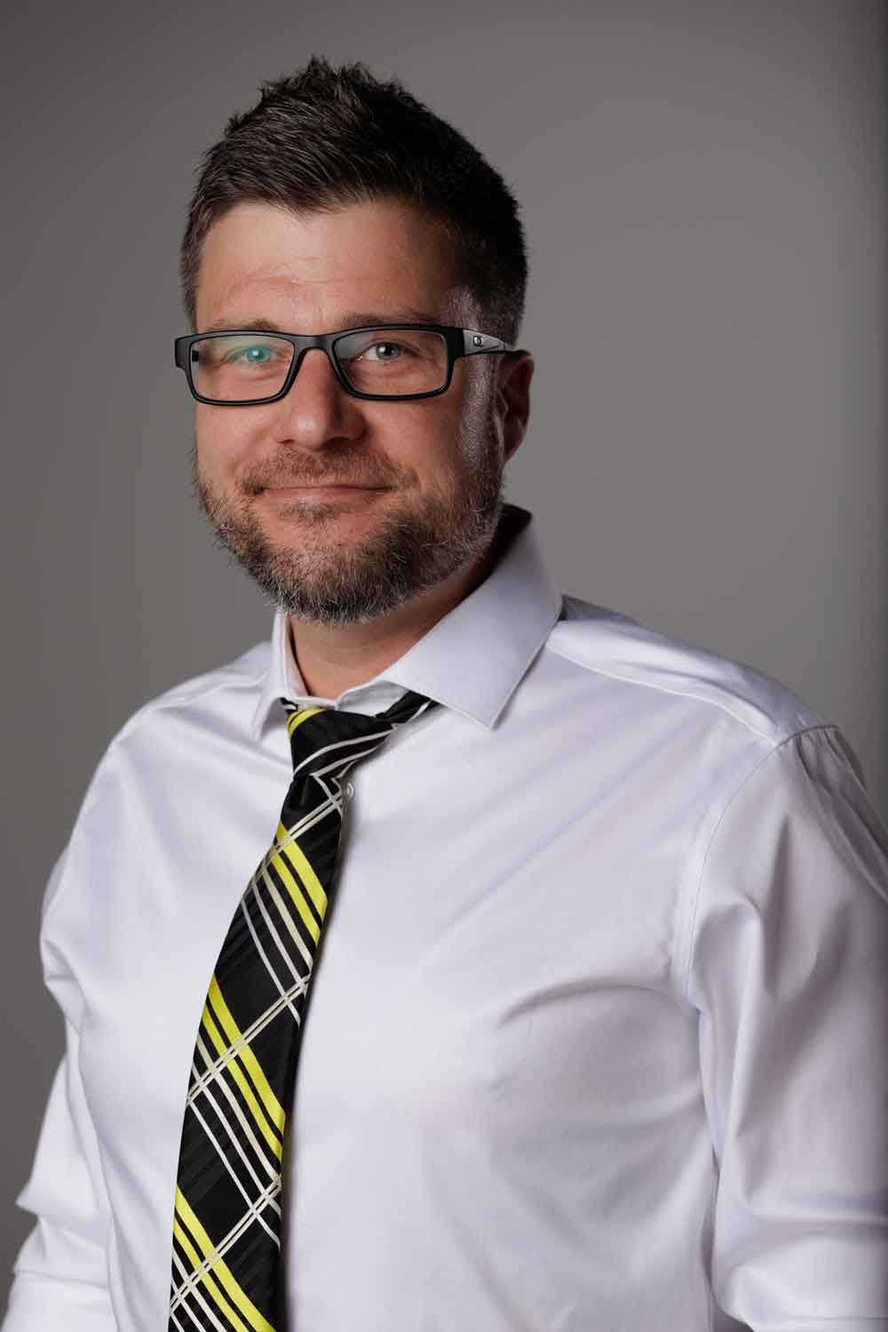 Profile Picture: 300w x 400h