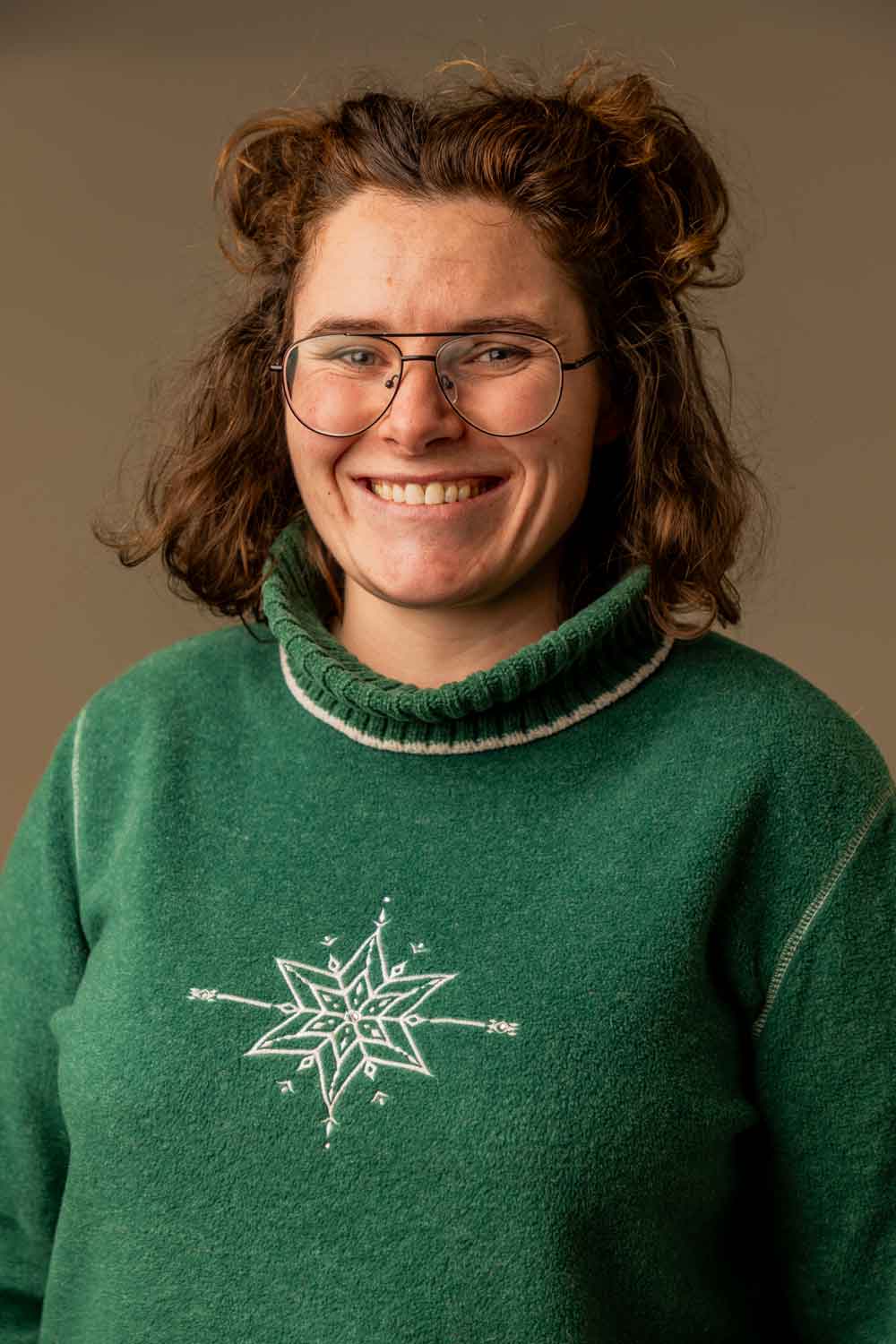 Profile Picture: 300w x 400h