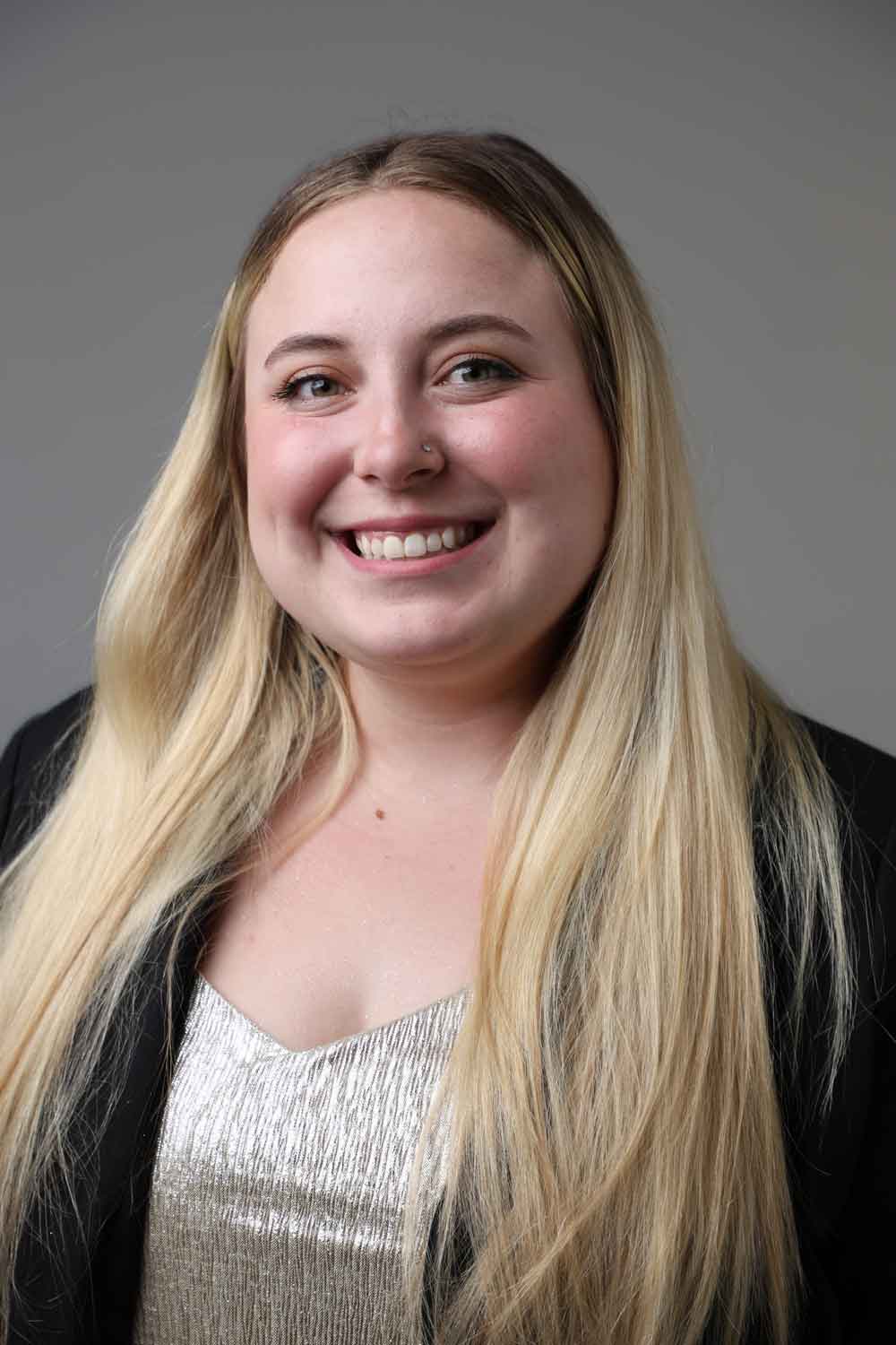 Profile Picture: 300w x 400h