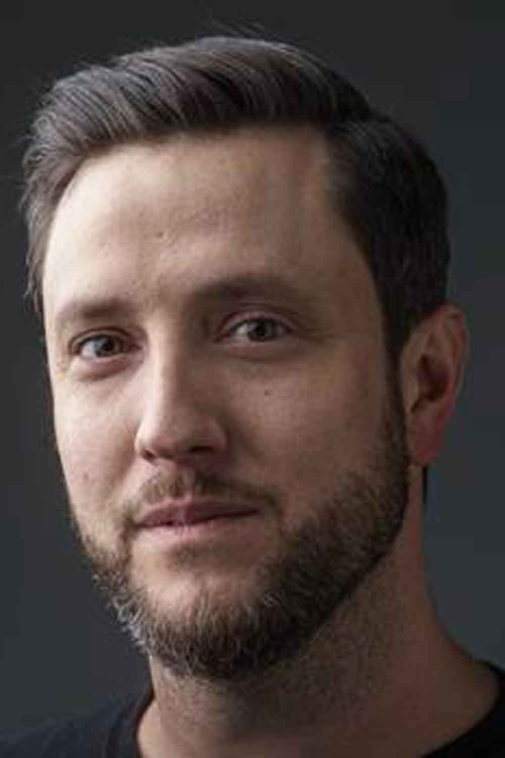 Profile Picture: 300w x 400h