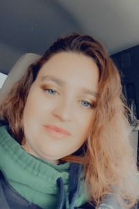 Graduate Jessie Elmshauser smiles for the camera